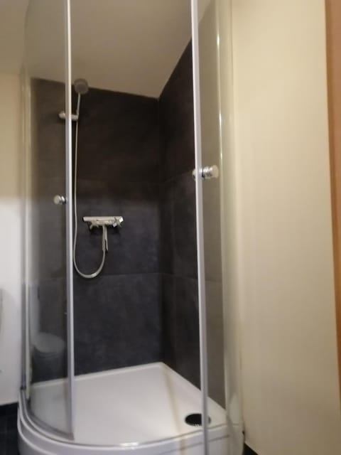 High guests comfort and satisfaction in 2 double bedrooms with private bathroom Location de vacances in Kerkrade