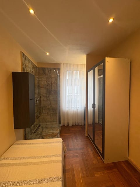 Border Bliss - Private Room with Bathroom in a Cozy Home Vacation rental in Kerkrade