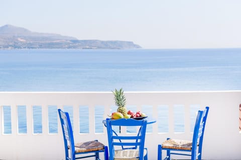 Patio, Day, Natural landscape, View (from property/room), Balcony/Terrace, Seating area, Mountain view, Sea view