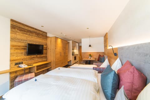 Photo of the whole room, Seating area