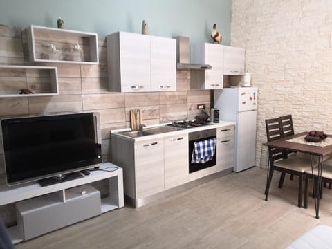 Kitchen or kitchenette, Lounge or bar