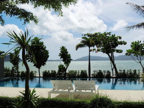 Pool view, Sea view