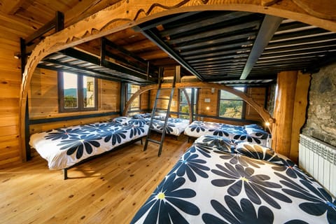 Balcony/Terrace, Bedroom, Mountain view