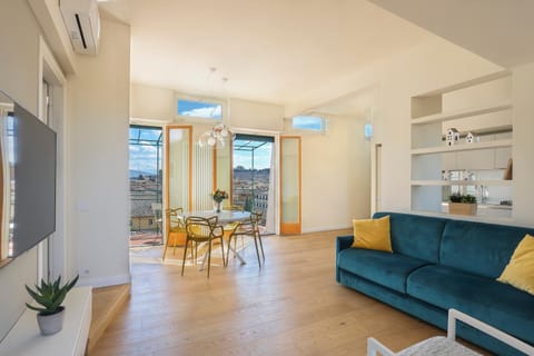 Penthouse with big terrace in Oltrarno Apartment in Florence