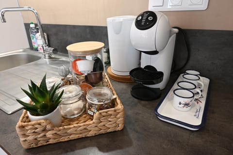 Coffee/tea facilities, Kitchen or kitchenette, toaster