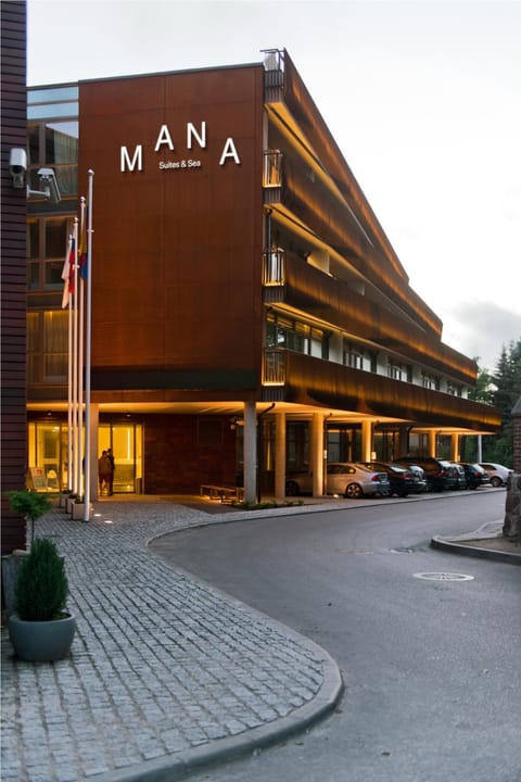 Property building, Street view, Location, Parking