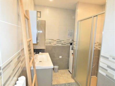 Résidence Le Cyclamen - 2 Pièces pour 4 Personnes 584 Apartment in Aix-les-Bains