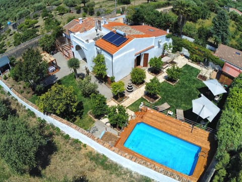 Restored Historic Mansion Paterno with Exclusive Pool, Wifi and AC for 20 people Villa in Alghero