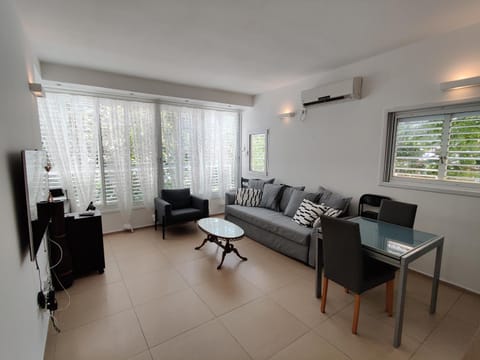 Living room, Photo of the whole room, Dining area