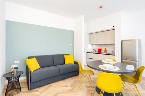 Kitchen or kitchenette, Seating area, Dining area