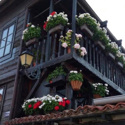 Property building, Facade/entrance, Balcony/Terrace