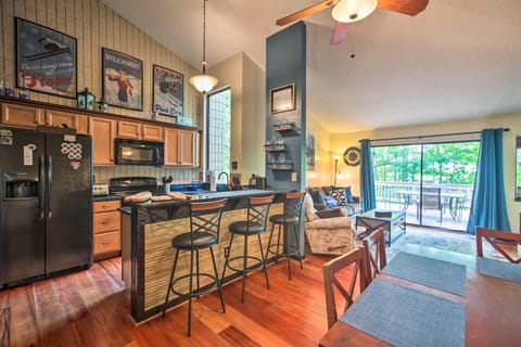 Cozy Wintergreen Resort Condo Walk to Ski Lifts! Condominio in Massies Mill