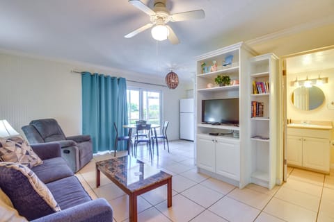 Sunlit Longboat Key Escape with Private Resort Beach Apartment in Longboat Key