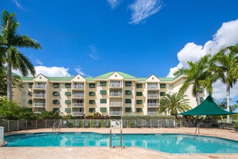 The Barbados -Bright Condo w Pool House in Stock Island