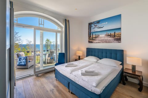 Bed, View (from property/room), Balcony/Terrace, Bedroom