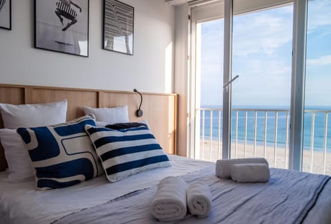 Bed, View (from property/room), Bedroom, Sea view, towels