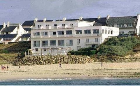 Property building, Day, Beach