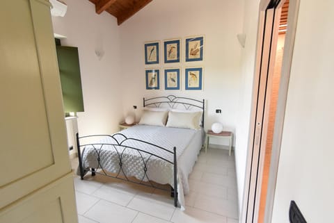 Bed, Day, Photo of the whole room, Bedroom, On site