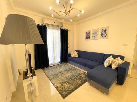 شقة بمستوى فندقي راقي ب مدينتي للعائلات فقط - luxury apartment Condo in Cairo Governorate
