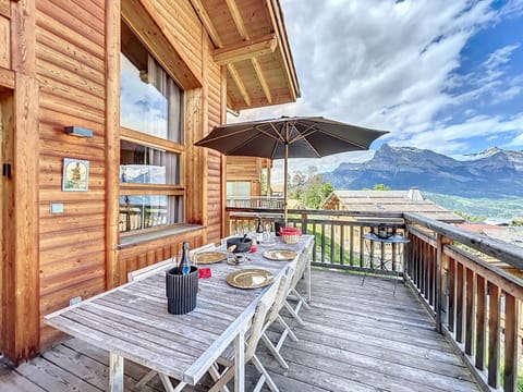 Demi-chalet de luxe avec piscine et vue Mont Blanc - FR-1-560-71 Chalet in Combloux