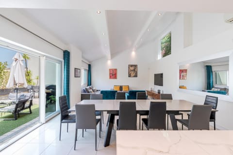 Valentine by Terry's Homes Villa in Cannes