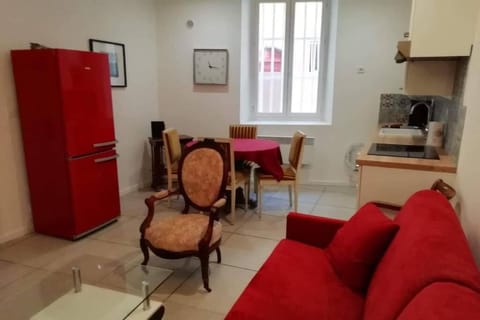 Appartement typique dans le centre historique 47m2 Apartment in La Ciotat