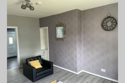 Beautiful two bedroom flat by the Loch Apartment in Scotland