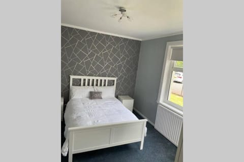 Beautiful two bedroom flat by the Loch Apartment in Scotland