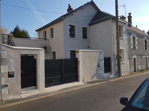 Property building, Day, Street view, Quiet street view