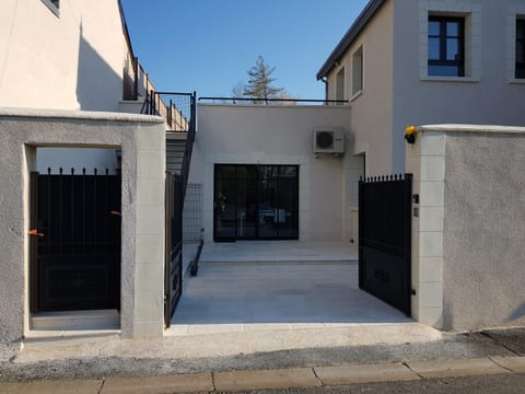 Property building, Patio, Inner courtyard view