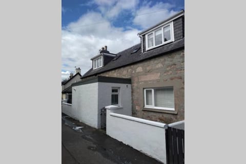 Shadow's Cottage situated in Fishertown, Nairn. House in Nairn