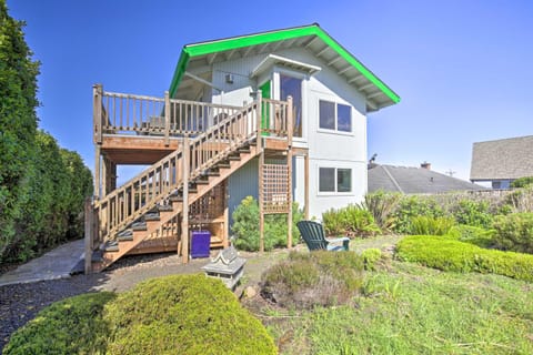 Large Ocean View Home - 450 Feet From Beaches! House in Lincoln City