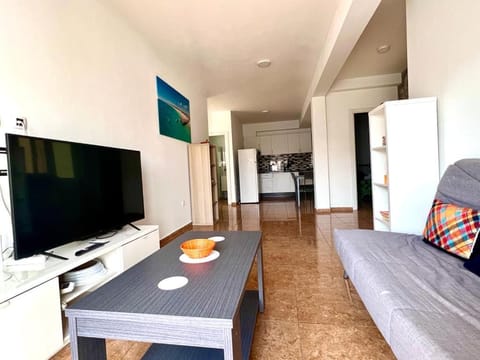 Franmay Apartments - 7 modern apartments near the beach & city, perfect for nomads, travellers, families, watersports! Condo in Santa Maria