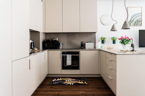 Coffee/tea facilities, Kitchen or kitchenette, minibar, kitchen