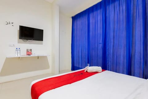 RedDoorz @ Bukit Palma Surabaya Hotel in Surabaya