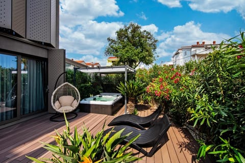 Patio, Hot Tub, Balcony/Terrace