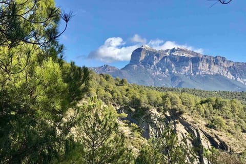 Nearby landmark, Spring, Natural landscape, Hiking, Mountain view