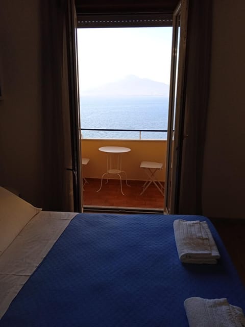 Bed, Balcony/Terrace, Photo of the whole room, Bedroom, Sea view