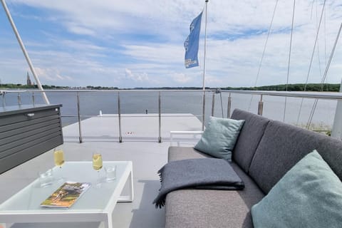 View (from property/room), Balcony/Terrace, Lake view, Sea view