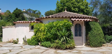 Studio villa château Currault Condo in Mouans-Sartoux