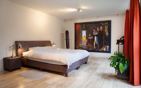 Suite 30 - kingsize groundfloor hotelapartment with parking Condo in Groningen