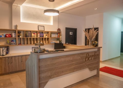 Premium Berlin with Pool Alojamiento y desayuno in Ulcinj Municipality