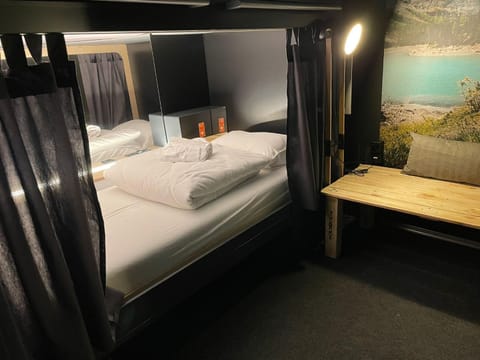 Capsule Hotel - Alpine Garden Zurich Airport Hotel in Kloten