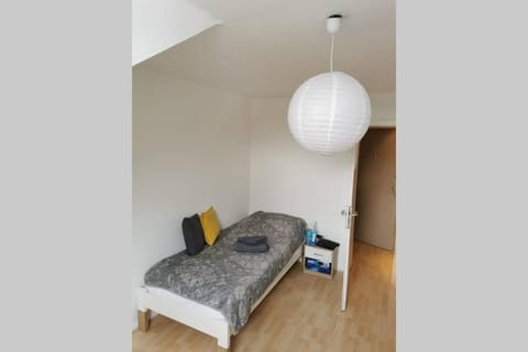 praktische Monteurwohnung im Dachgeschoß (2 Personen) Condo in Gelsenkirchen