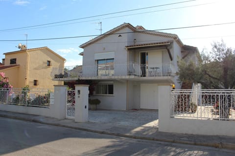 Property building, Balcony/Terrace