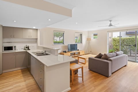 Kitchen or kitchenette, Living room, Seating area