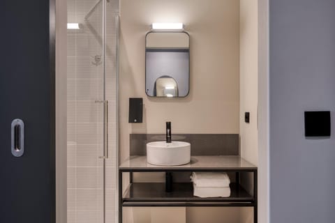 Shower, Bathroom, towels