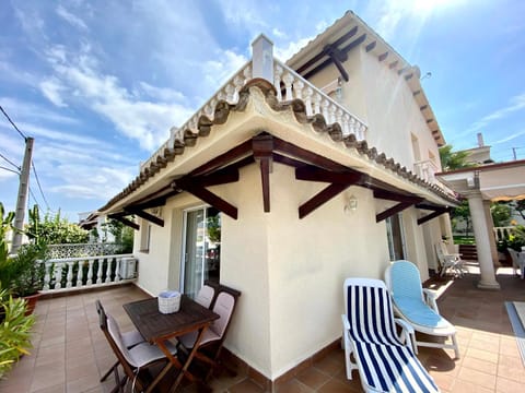 Karma Villa with views by HLCLUB Agency House in Garraf