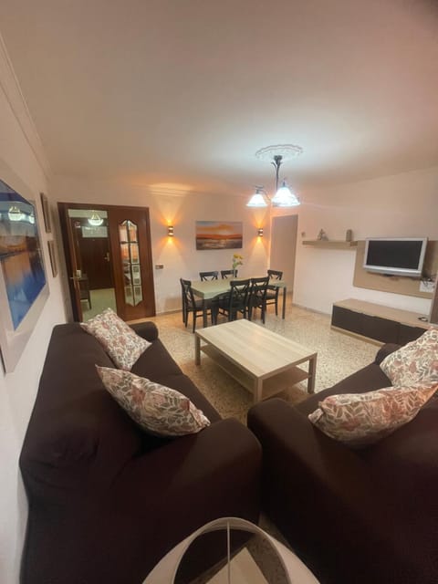 Communal lounge/ TV room, Living room, Dining area