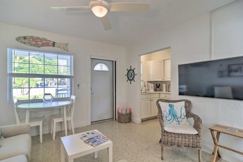 Indian Rocks Beach Unit - Steps from the Shoreline Condo in Indian Rocks Beach